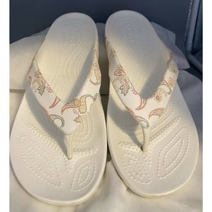 womens crocs flip flops size 9